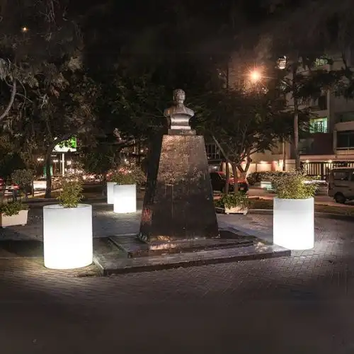 Maceta Iluminada Cil&iacute;ndrica  01